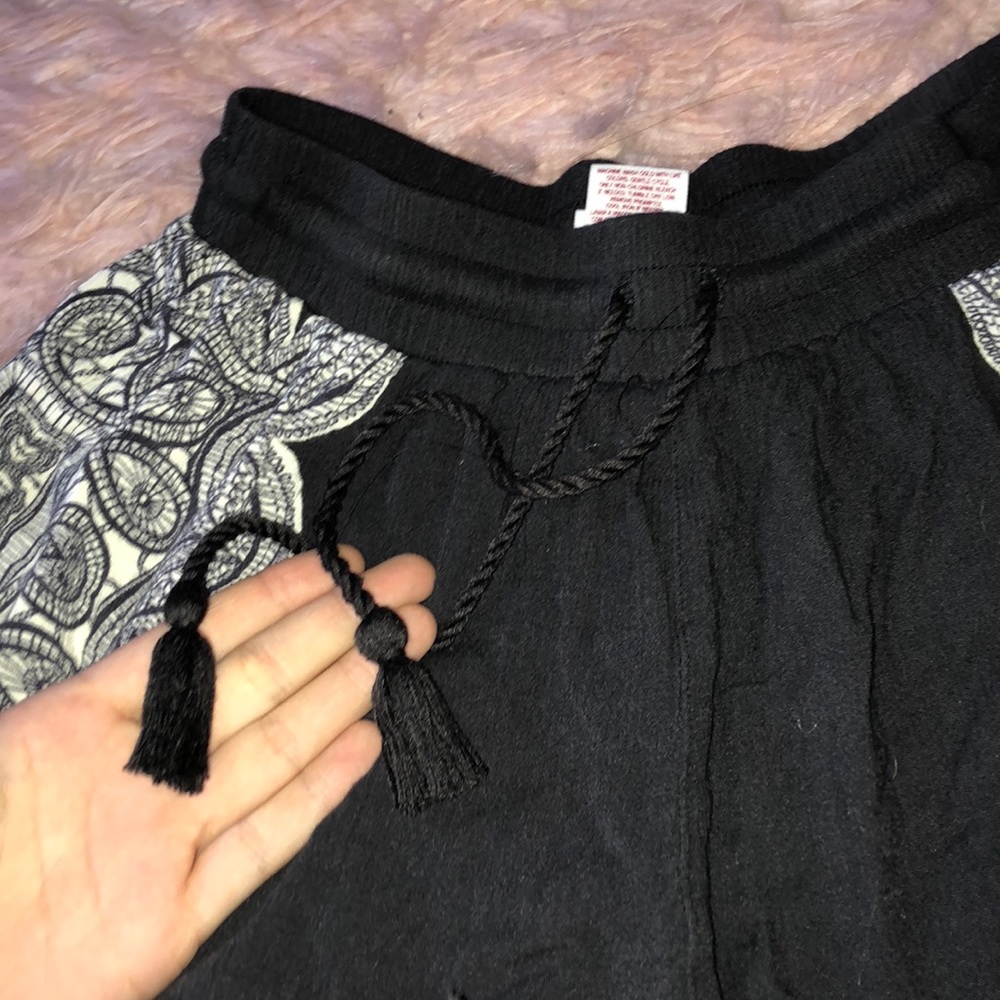 Mossimo Patterned Shorts - Picture 4 of 5